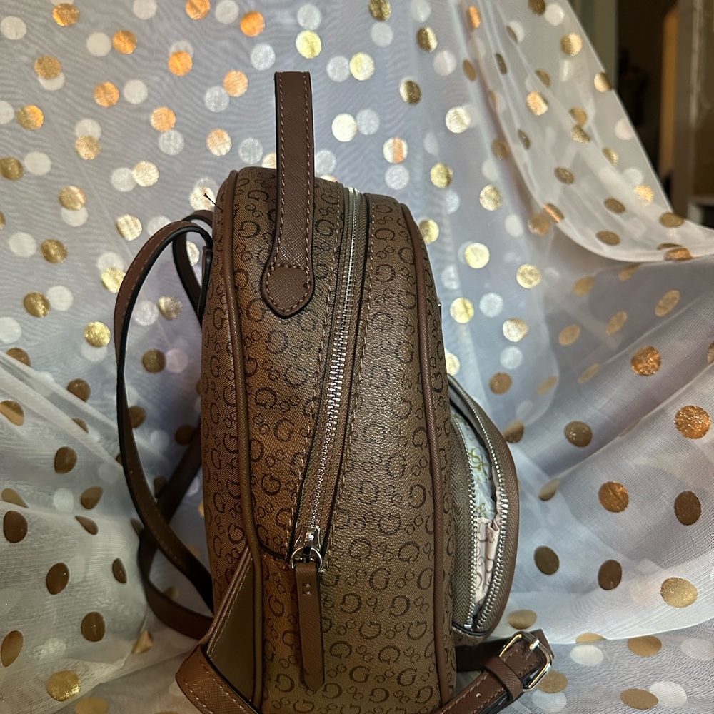 NWT Guess Mini Backpack - Picture 4 of 5